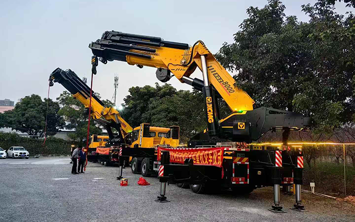 徐工折疊臂起重機批量交付東南助力橋梁建設