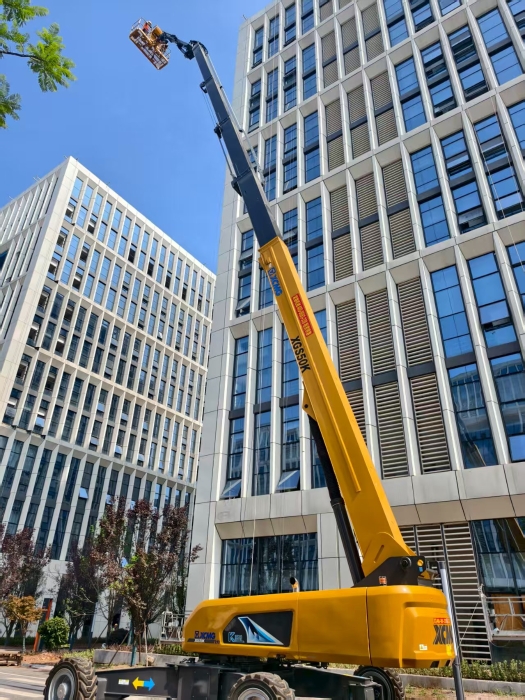 擎天巨臂展英姿！徐工XGS50K擎動達州電子信息產業園高空維保新高度
